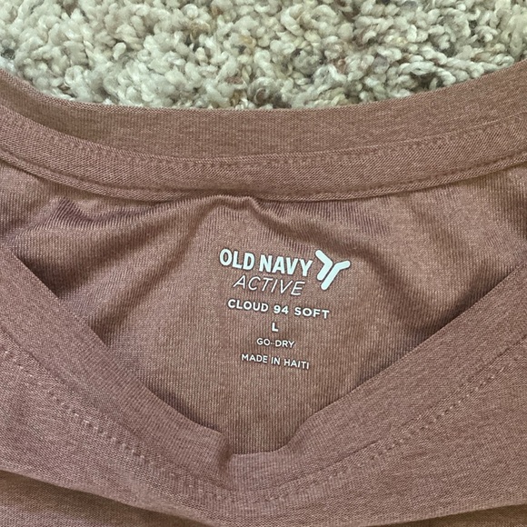 Women’s Old Navy Powersoft Shorts and Cloud 94 Active top outfit size large - Picture 6 of 7